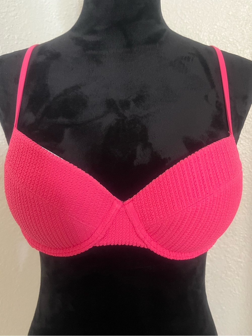 PINK Victoria's Secret Bright Pink Ribbed Underwire Bra